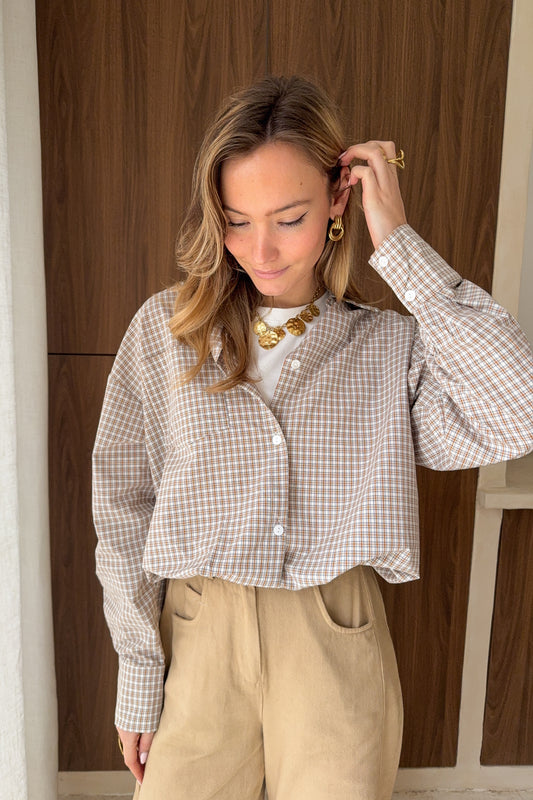 CHEMISIER BEIGE ET SON T SHIRT INTEGRE