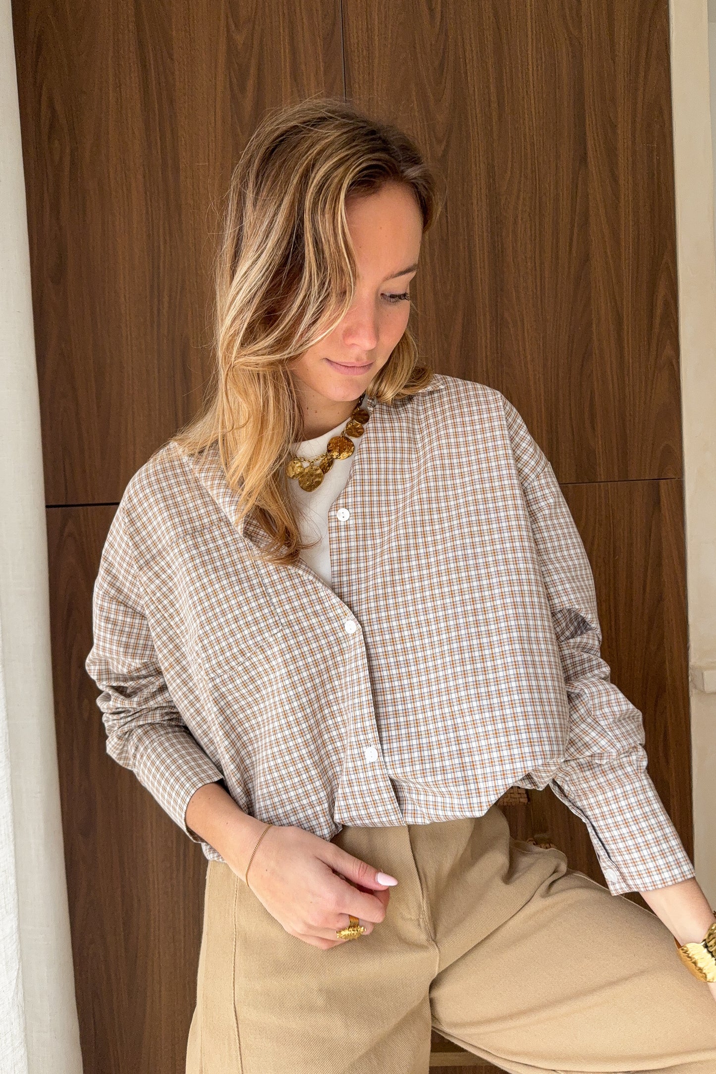 CHEMISIER BEIGE ET SON T SHIRT INTEGRE