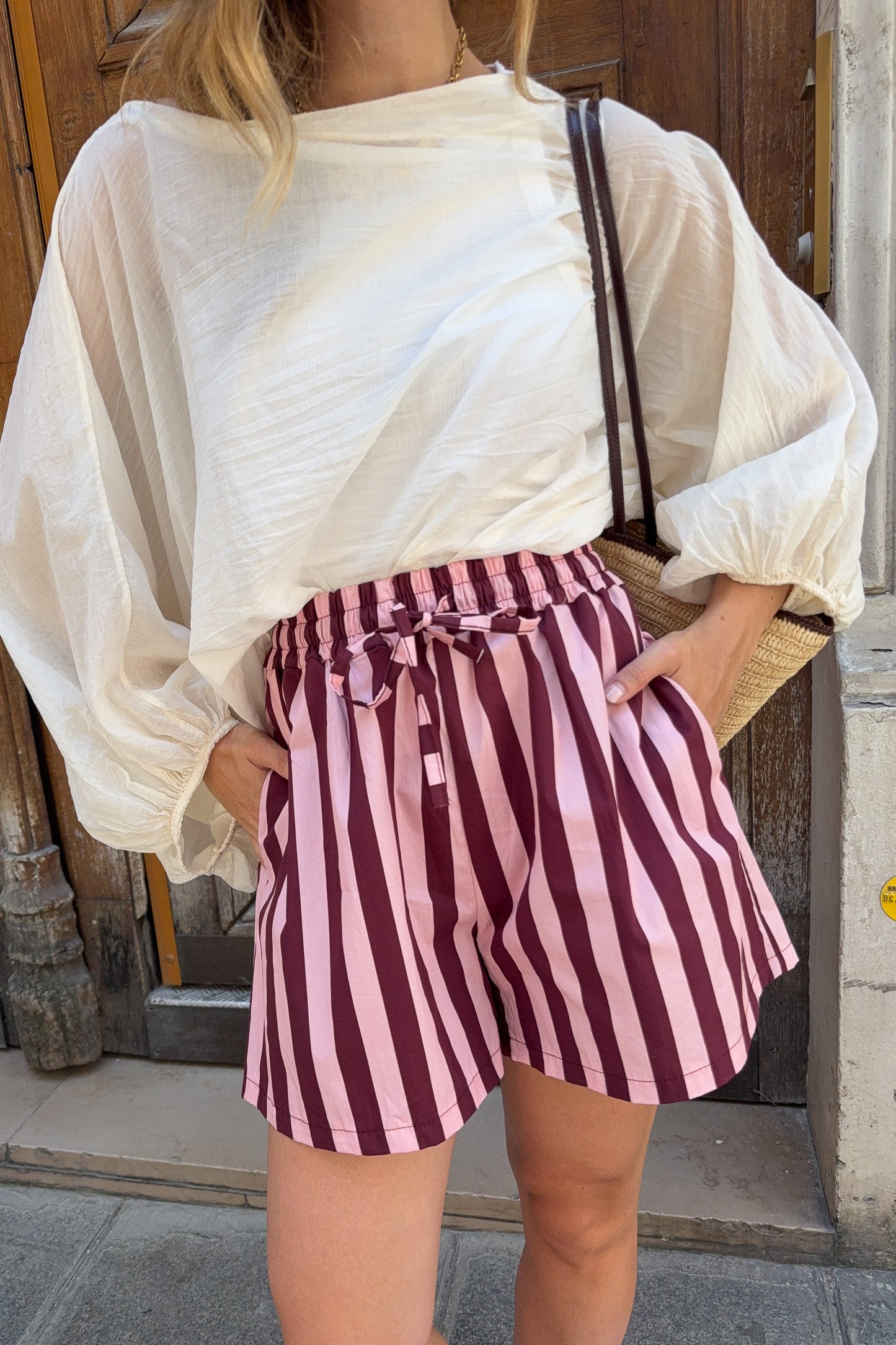 SHORT ROSA