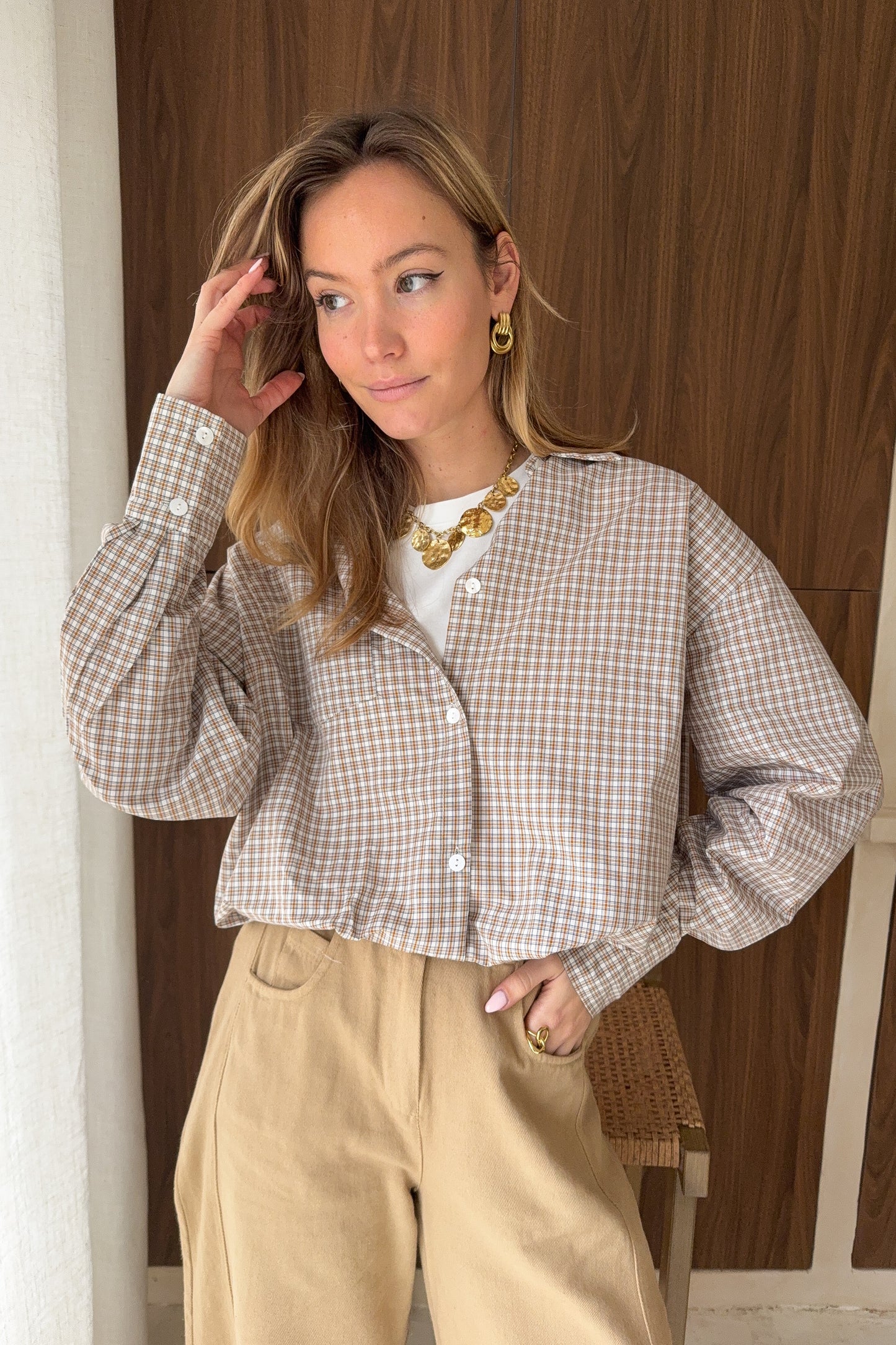 CHEMISIER BEIGE ET SON T SHIRT INTEGRE