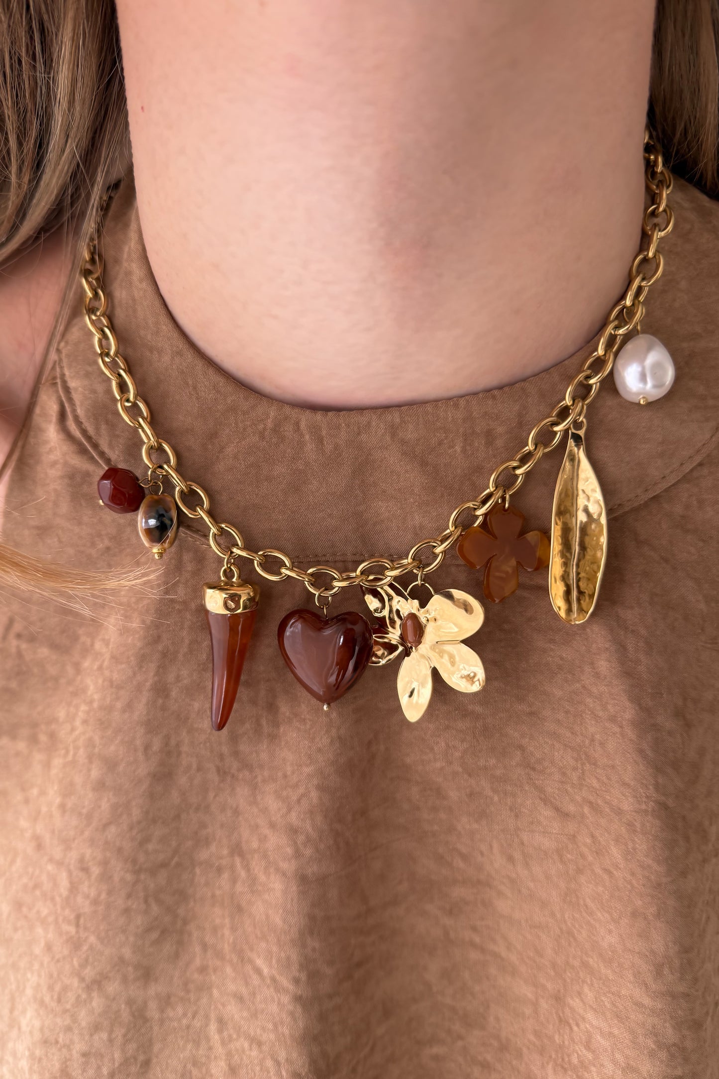 COLLIER VICTOR