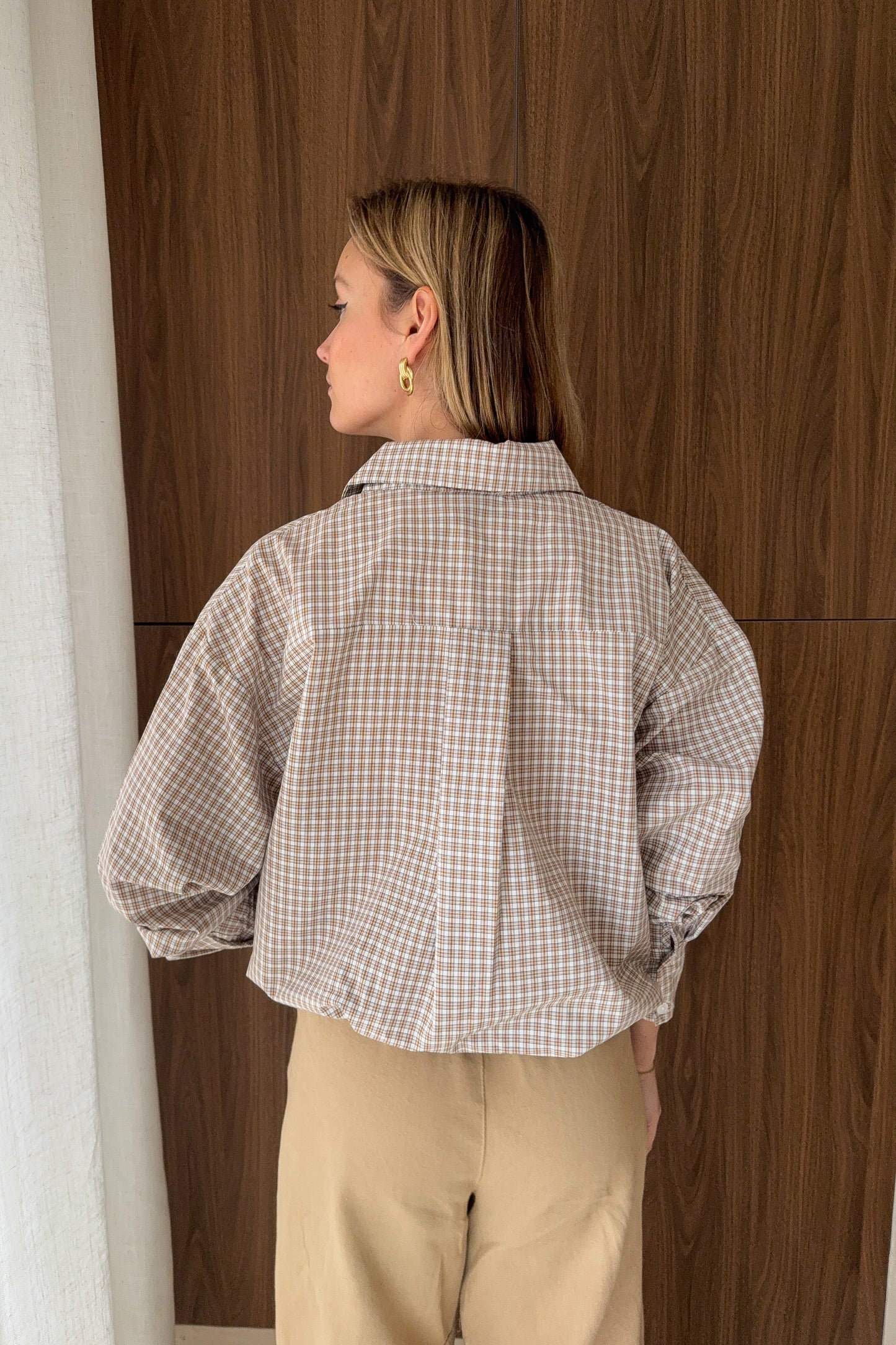 CHEMISIER BEIGE ET SON T SHIRT INTEGRE