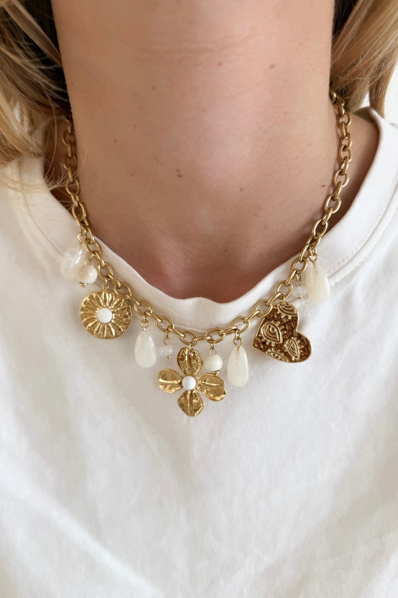 COLLIER ALICE