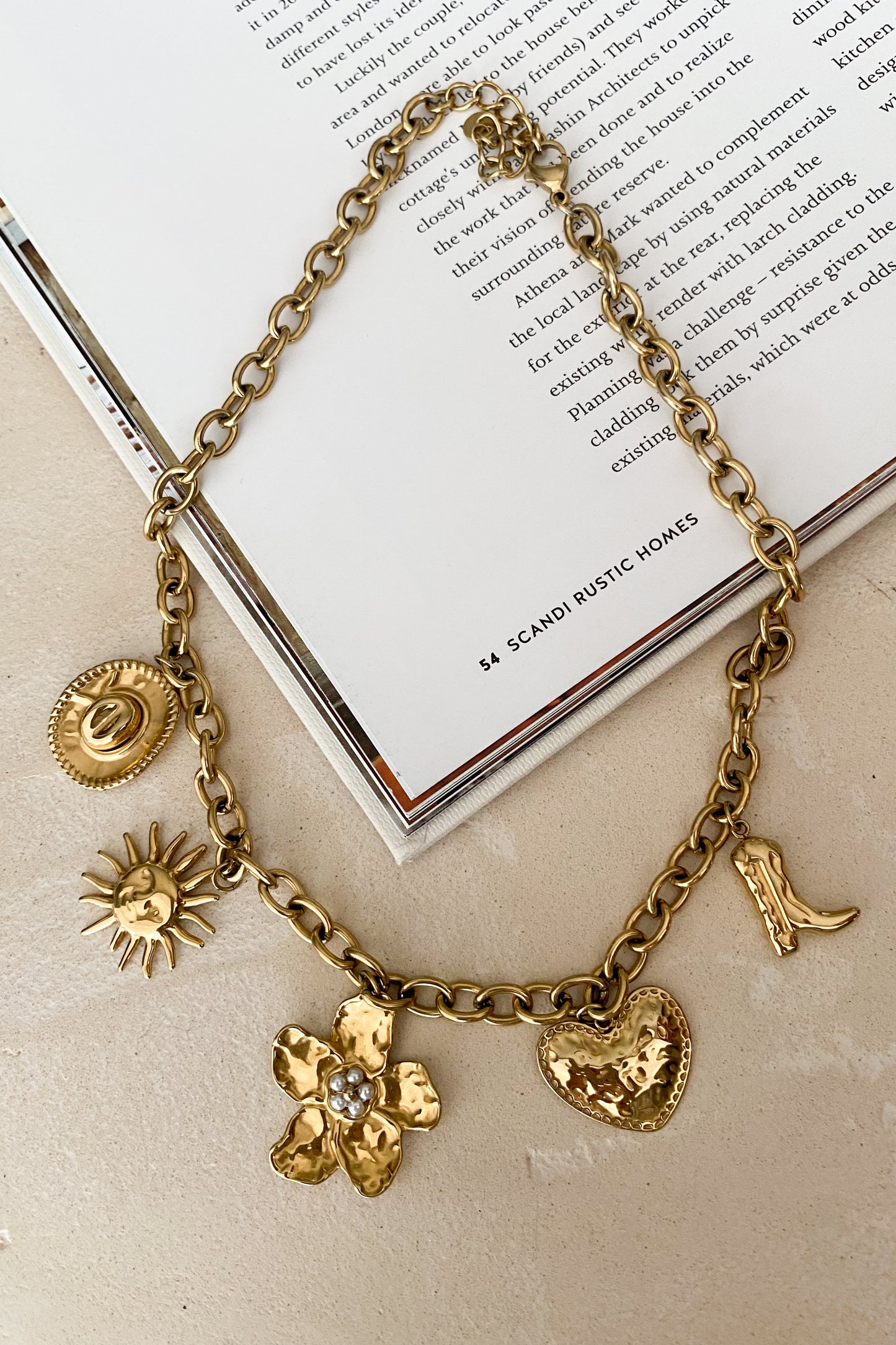 COLLIER MAYA