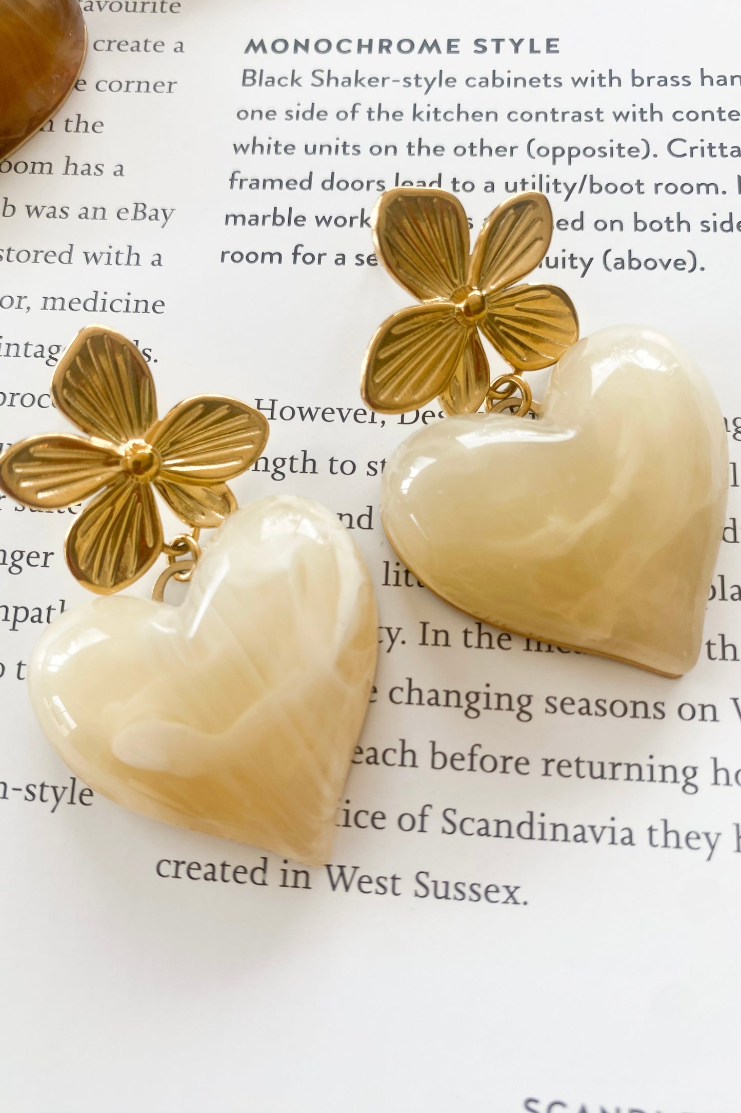 BOUCLES D'OREILLES HEART BLANCHES