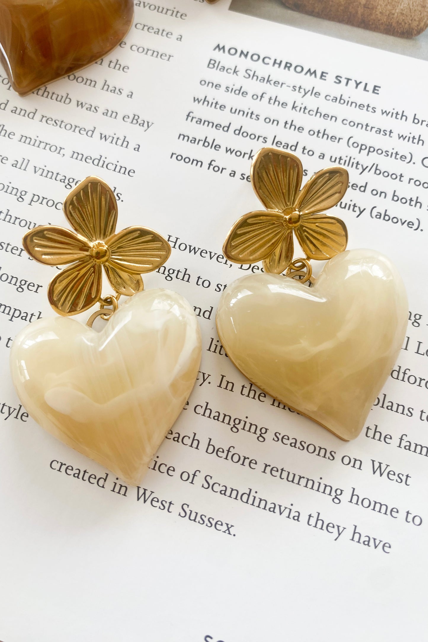 BOUCLES D'OREILLES HEART BLANCHES